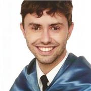 Estudiante universitario, joven, cercano y con ganas de enseñar.